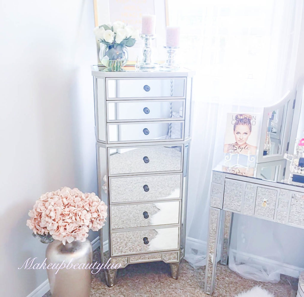 10 Most Pretty & Inspirational Bedroom Must Haves-1-26