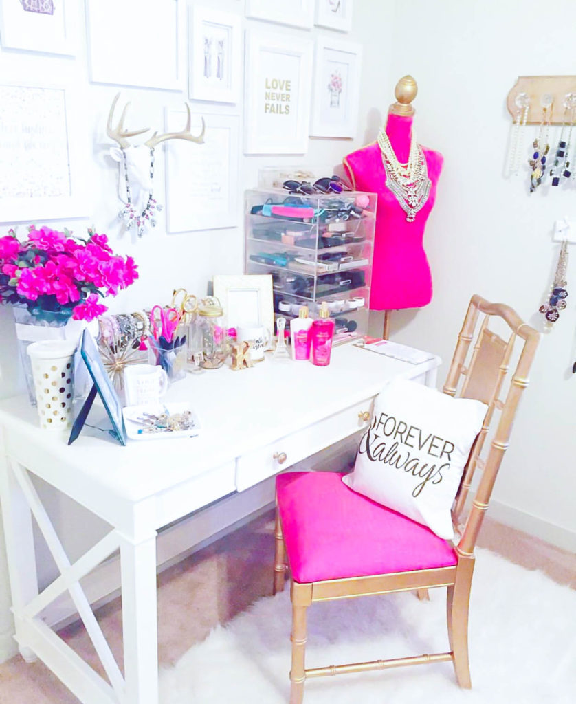 10 Most Pretty & Inspirational Bedroom Must Haves-1-35