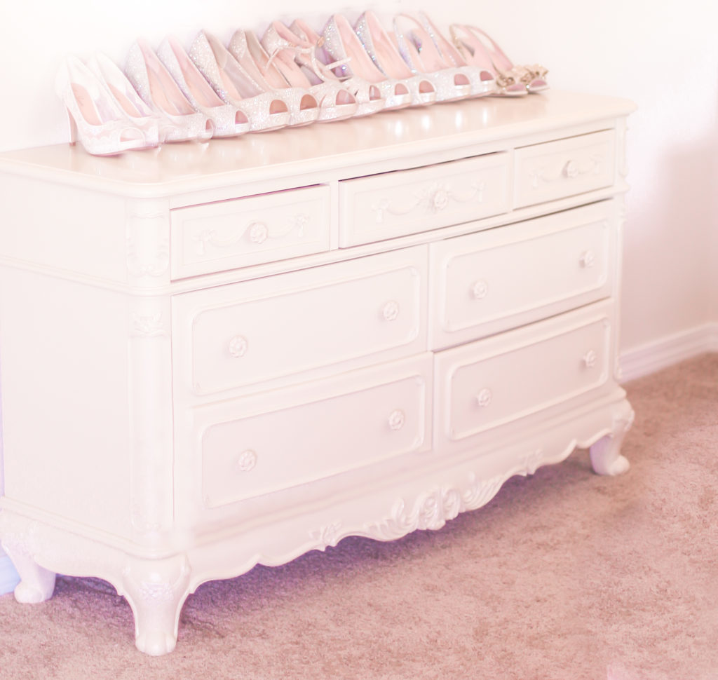 Must-Haves For A Beautiful Feminine Bedroom