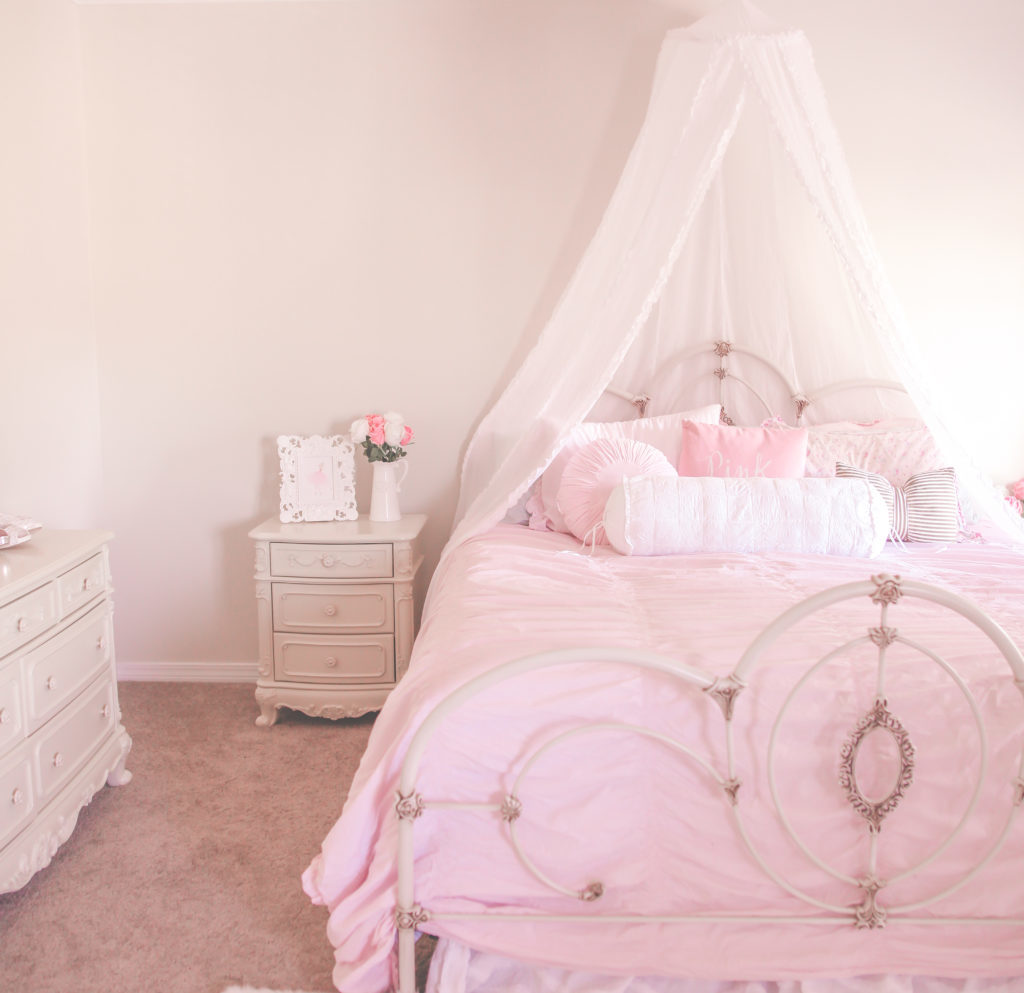 Must-Haves For A Beautiful Feminine Bedroom