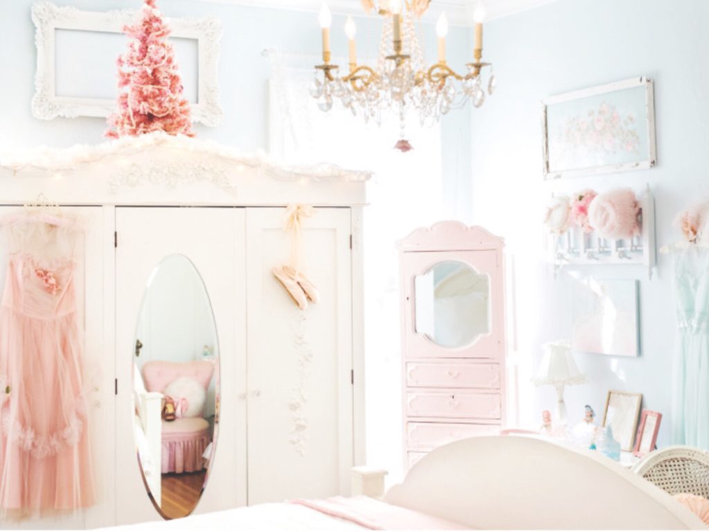 10 Most Pretty & Inspirational Christmas Decor Must-Haves