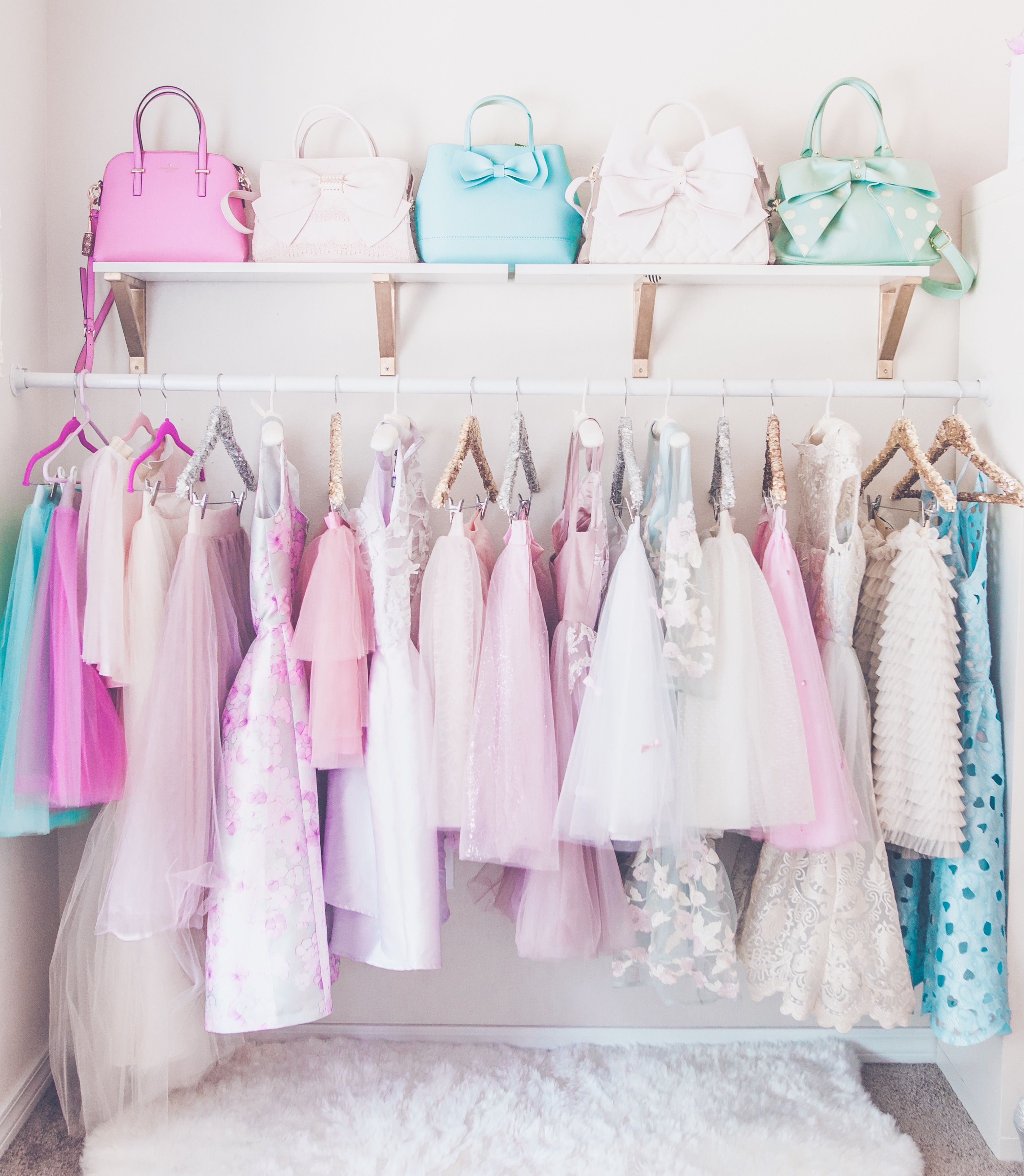 How To Dress Feminine Casual