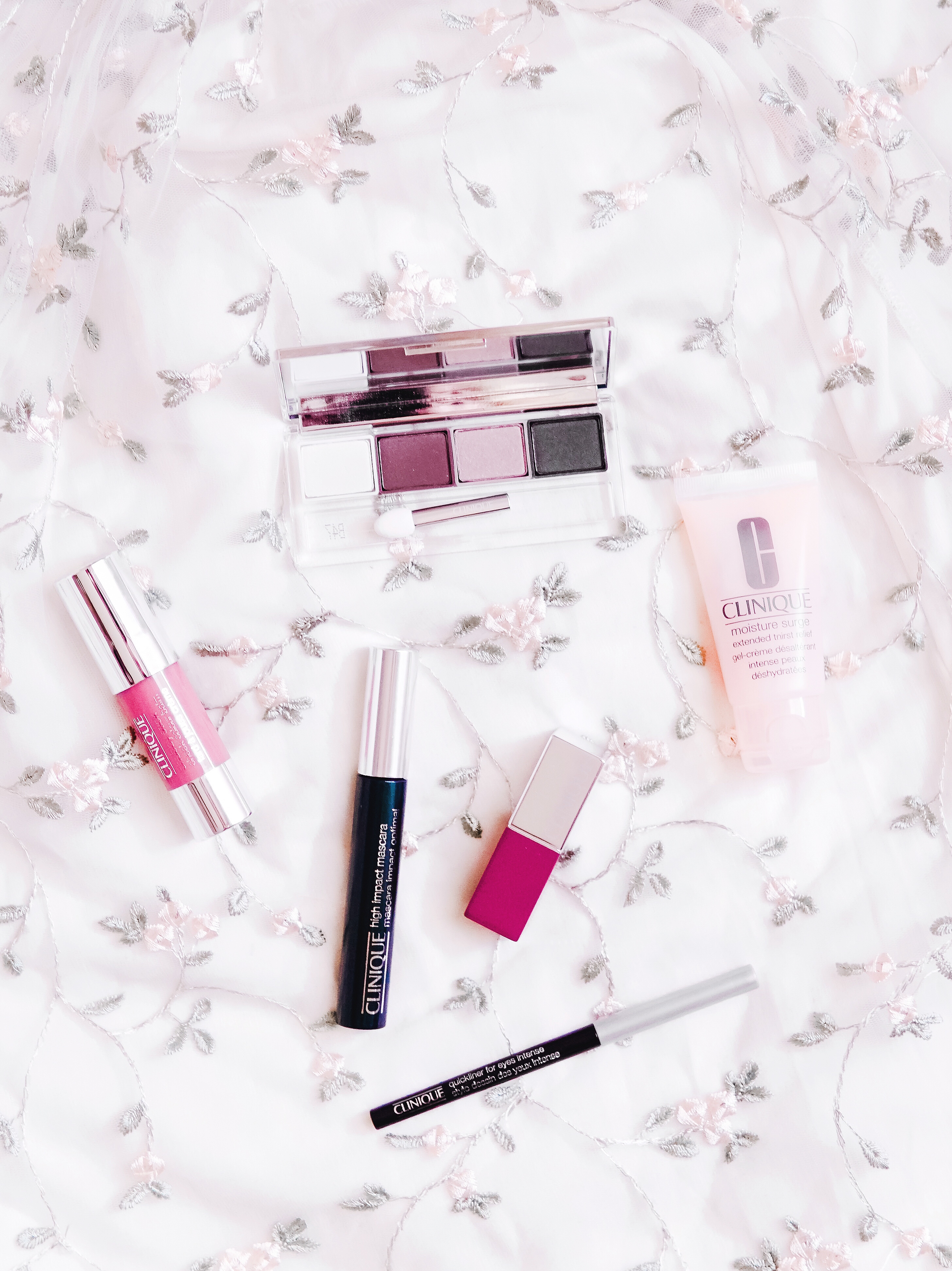 Beauty Gifts & A Classic Holiday Makeup Routine Feat Belk