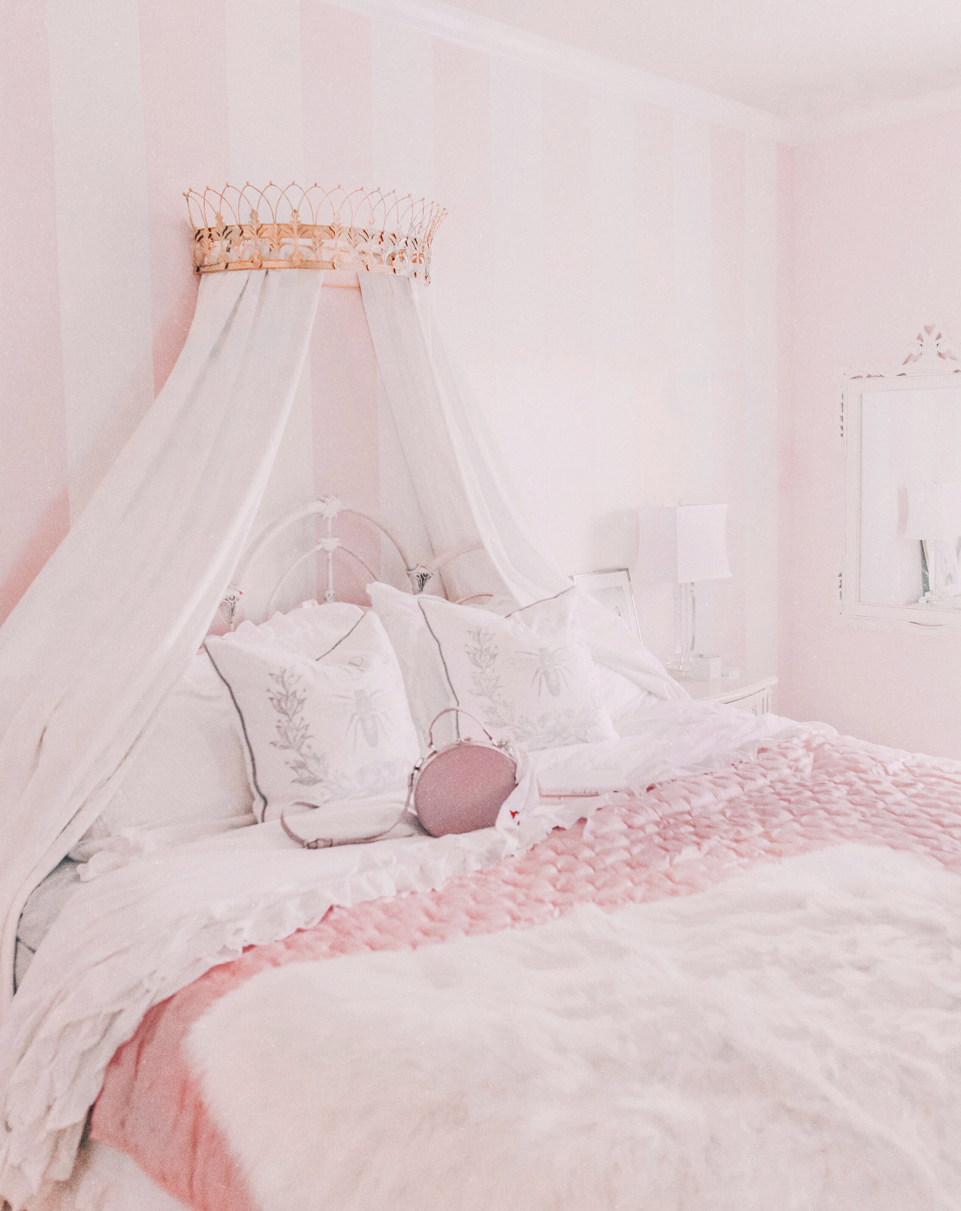 This Piece Can Instantly Elevate The Look of Your Bedroom