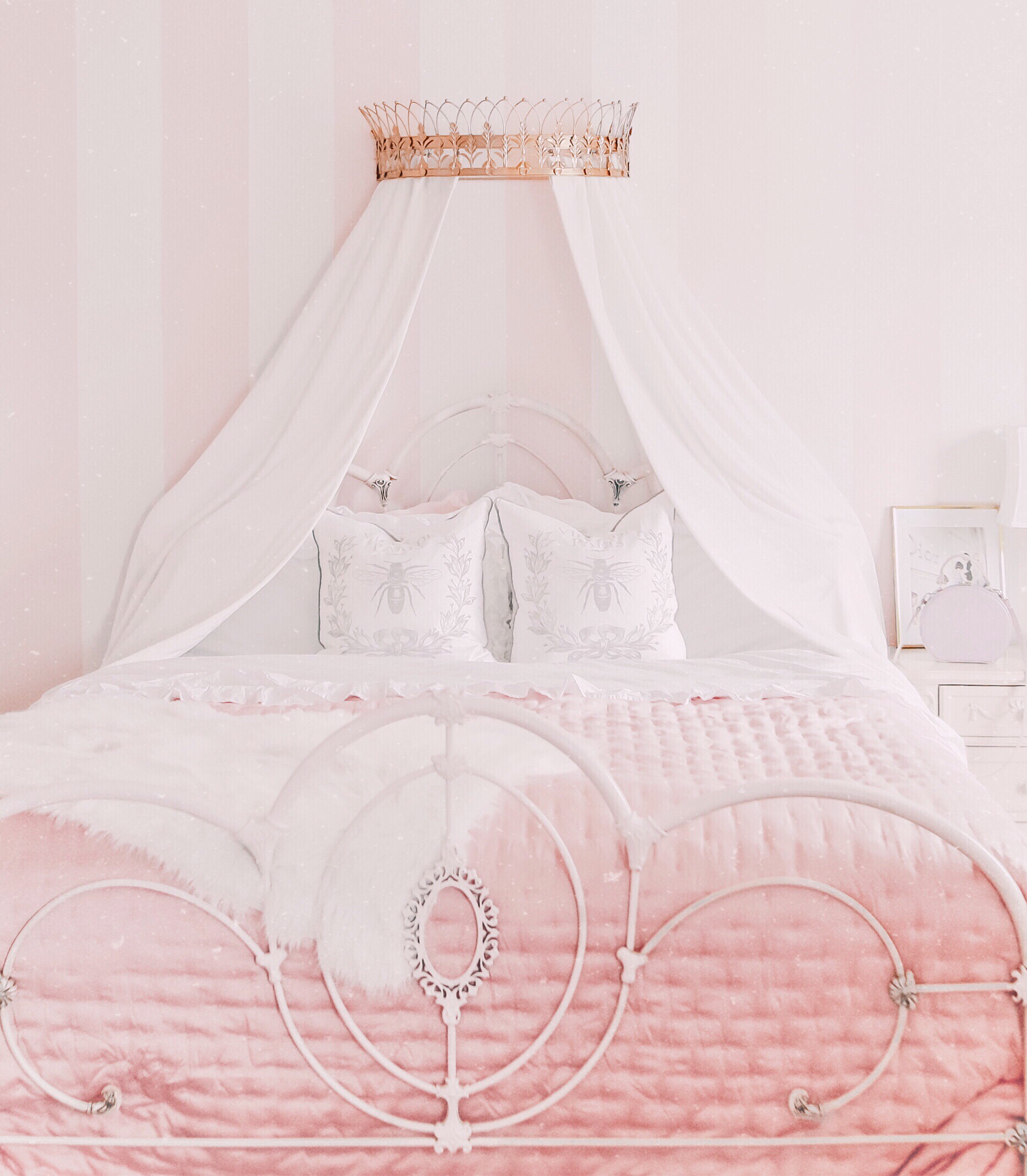 This Piece Can Instantly Elevate The Look of Your Bedroom